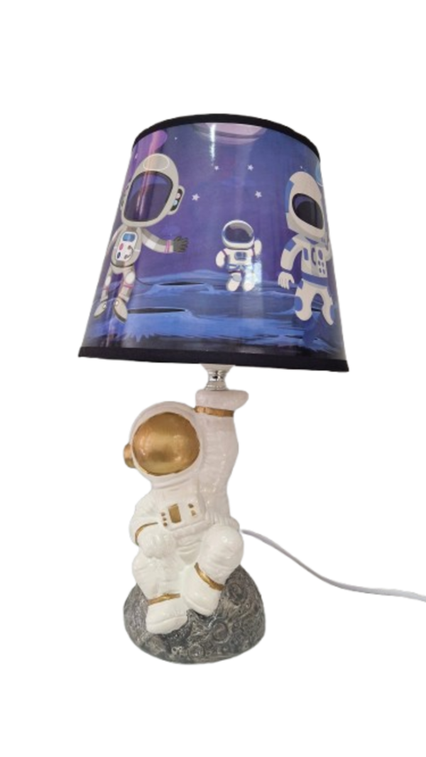 Veioză model astronaut, cu abajur, pentru camera copilului